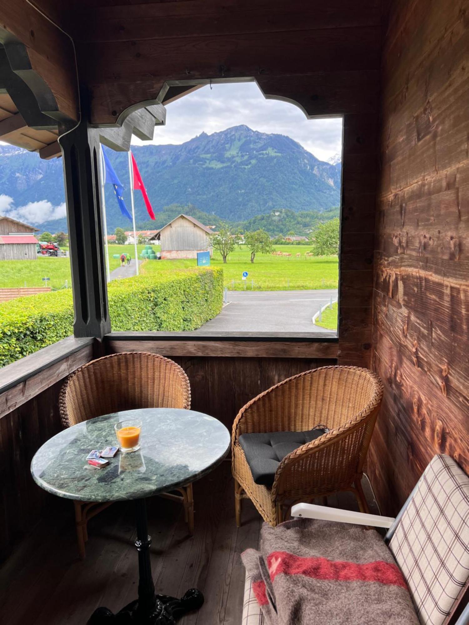 Lazy Rancho 4 Panorama Eiger-mönch-jungfrau Interlaken